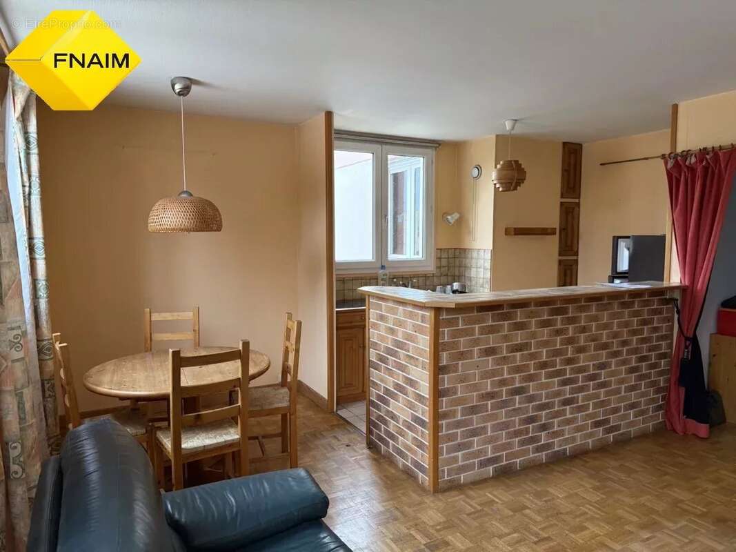 Appartement à SAULX-LES-CHARTREUX