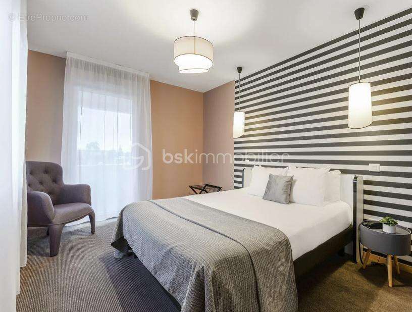 BAISSE DE PRIX - Spécial investisseurs - T2 meublé et parking en résidence gérée - photo 3