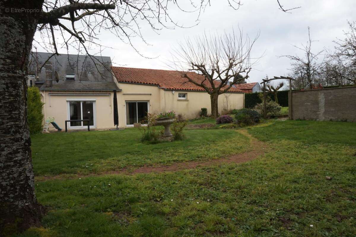 Maison à SAINT-LAURENT-SUR-SEVRE