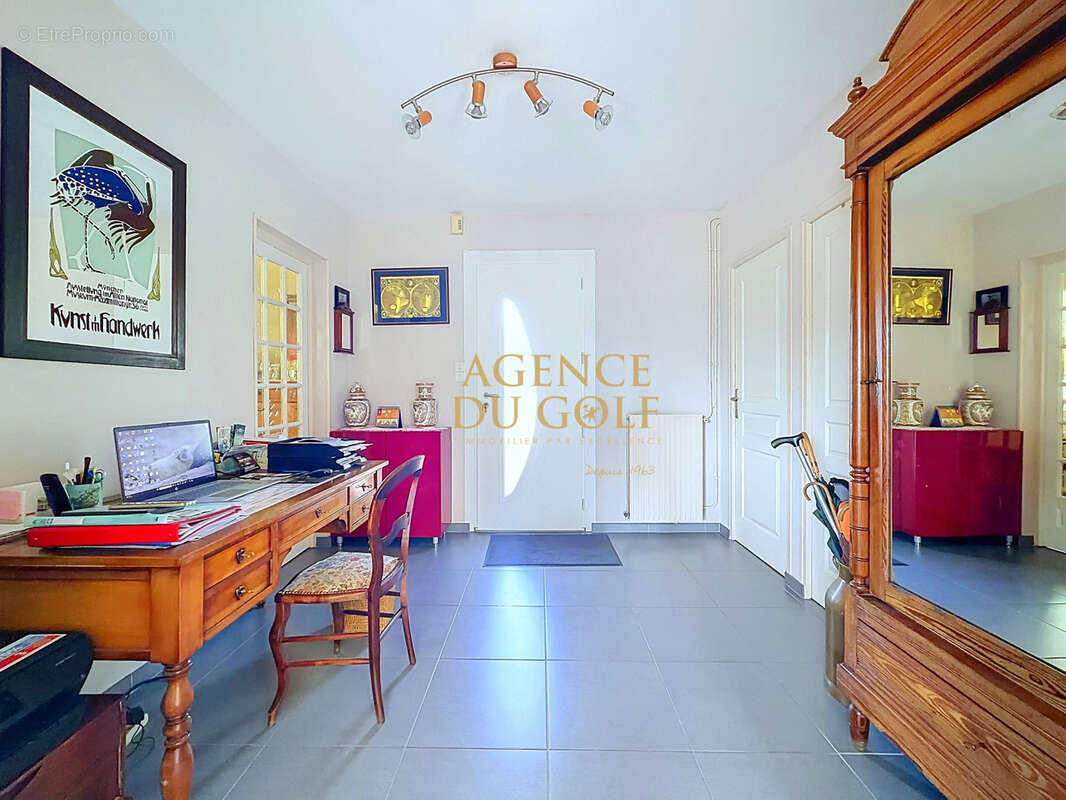 Maison familiale de 334 m2   Vie de plain-pied, dépendance et double garage. Cucq - photo 11