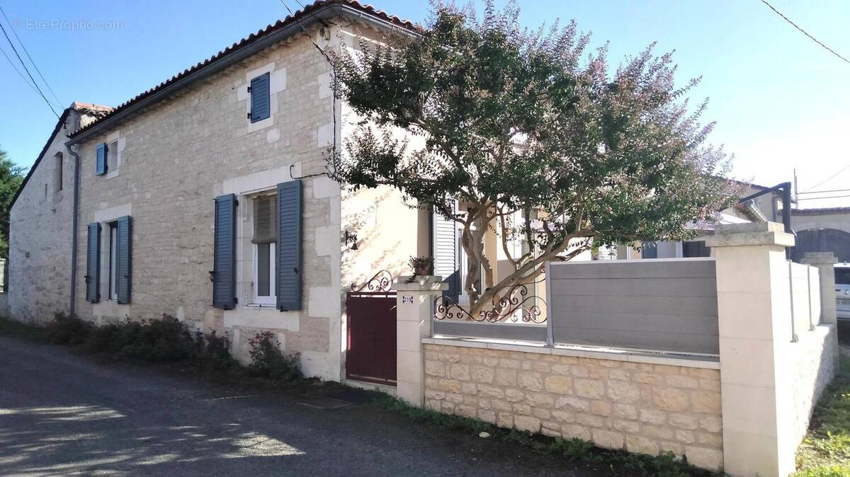 10 OCT 2025 - Maison à COULGENS