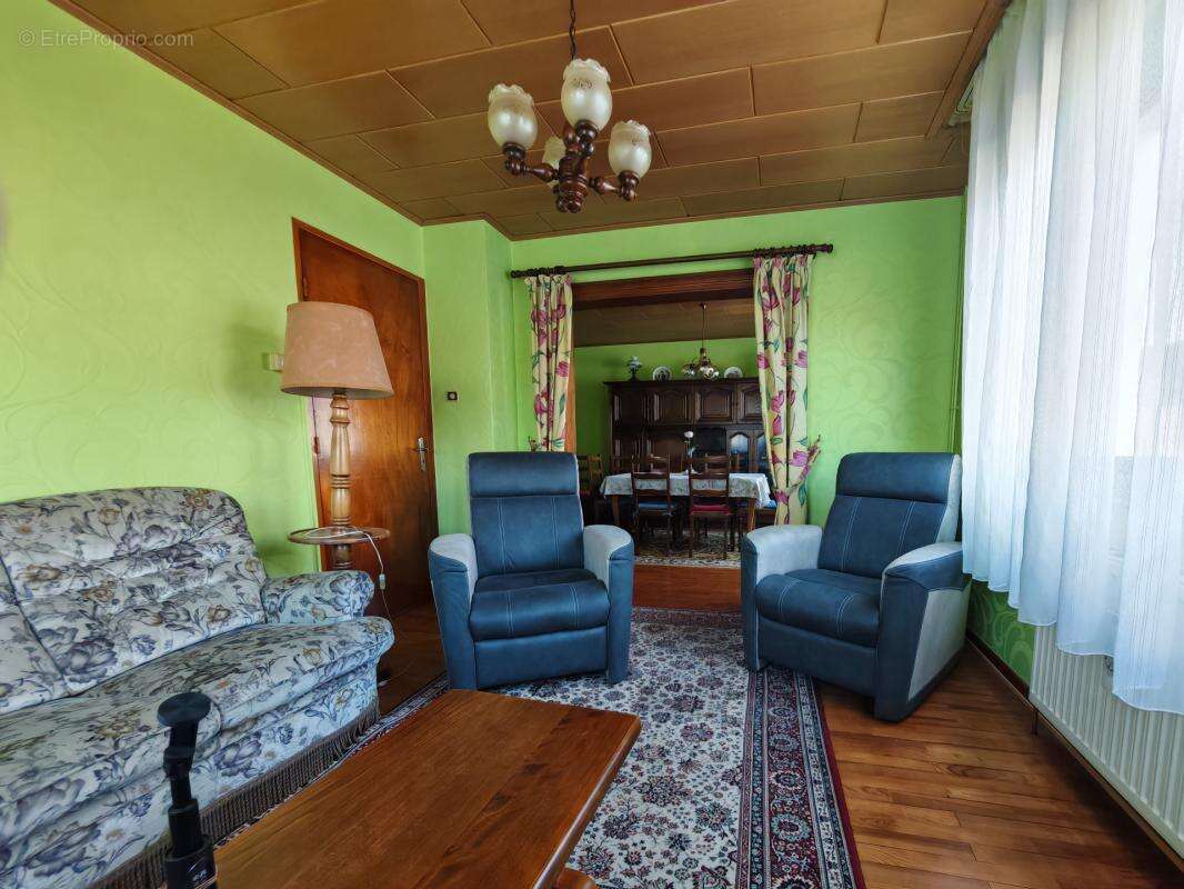 Maison 7 pièces - 4 chambres - Sous sol - Terrain 8.5 ares - photo 10