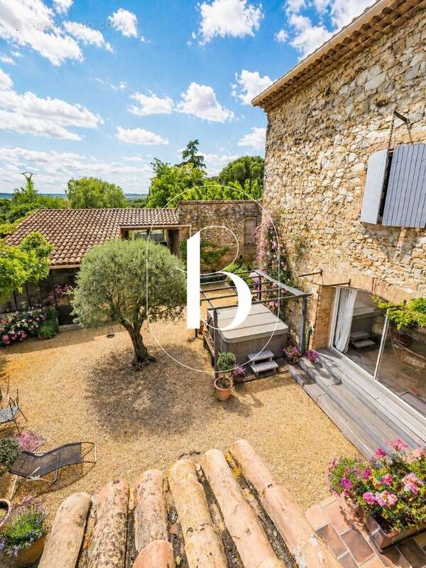 Maison à LAUDUN-L'ARDOISE