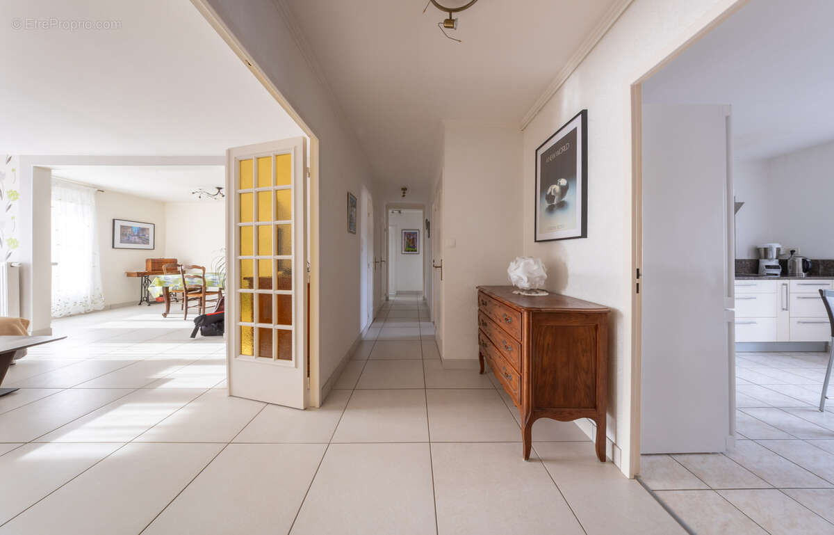 Appartement à SAINT-PRIEST-EN-JAREZ