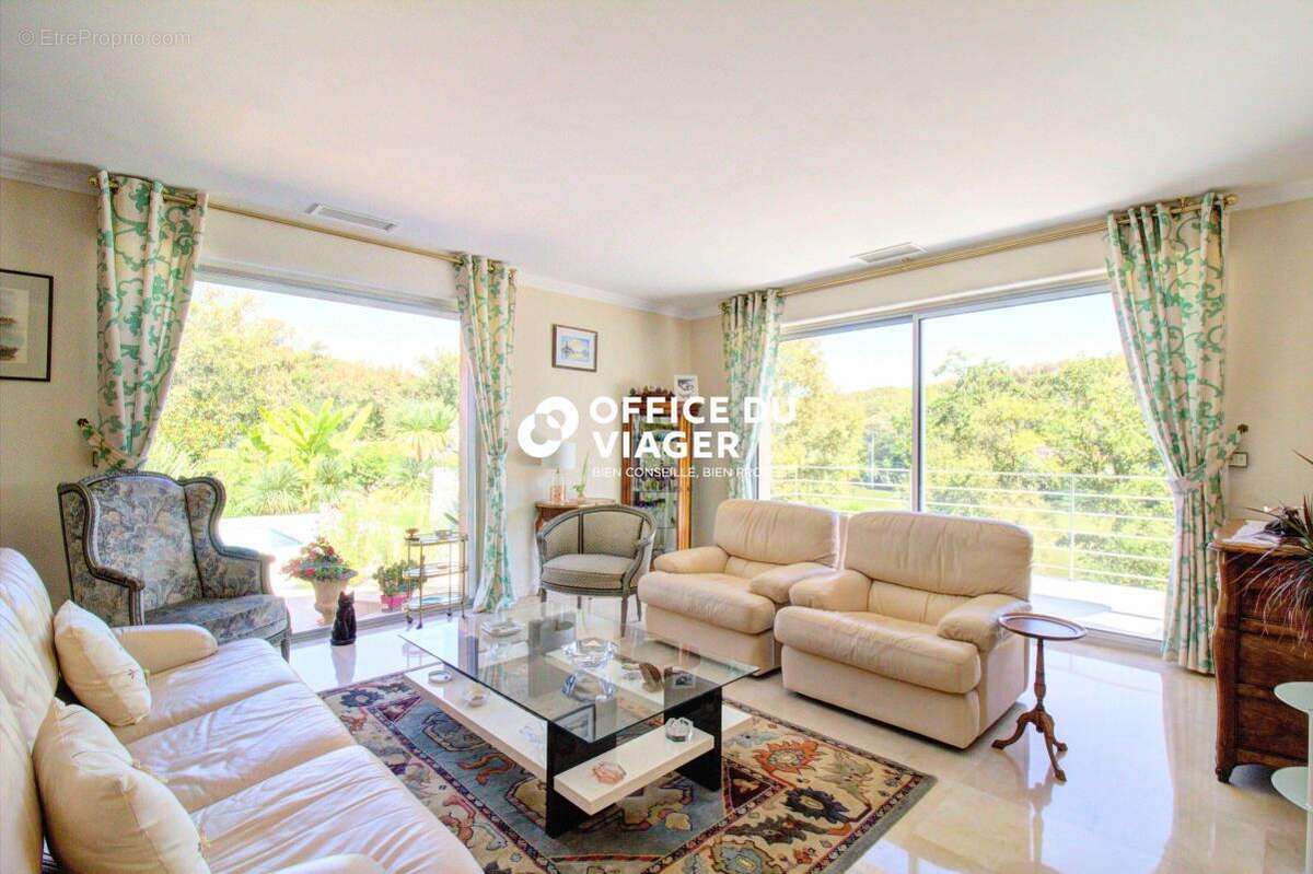 Maison - 7 pièces - 207,38 m² - photo 2