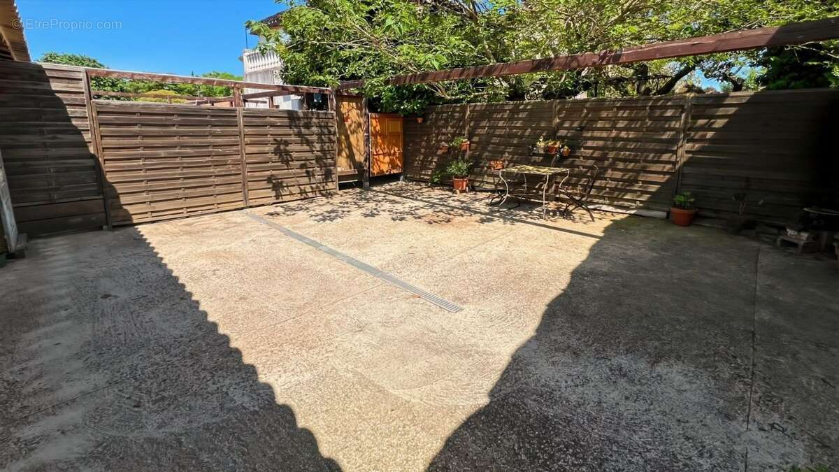 Ensemble immobilier 4 studios + 1 t2 - photo 4