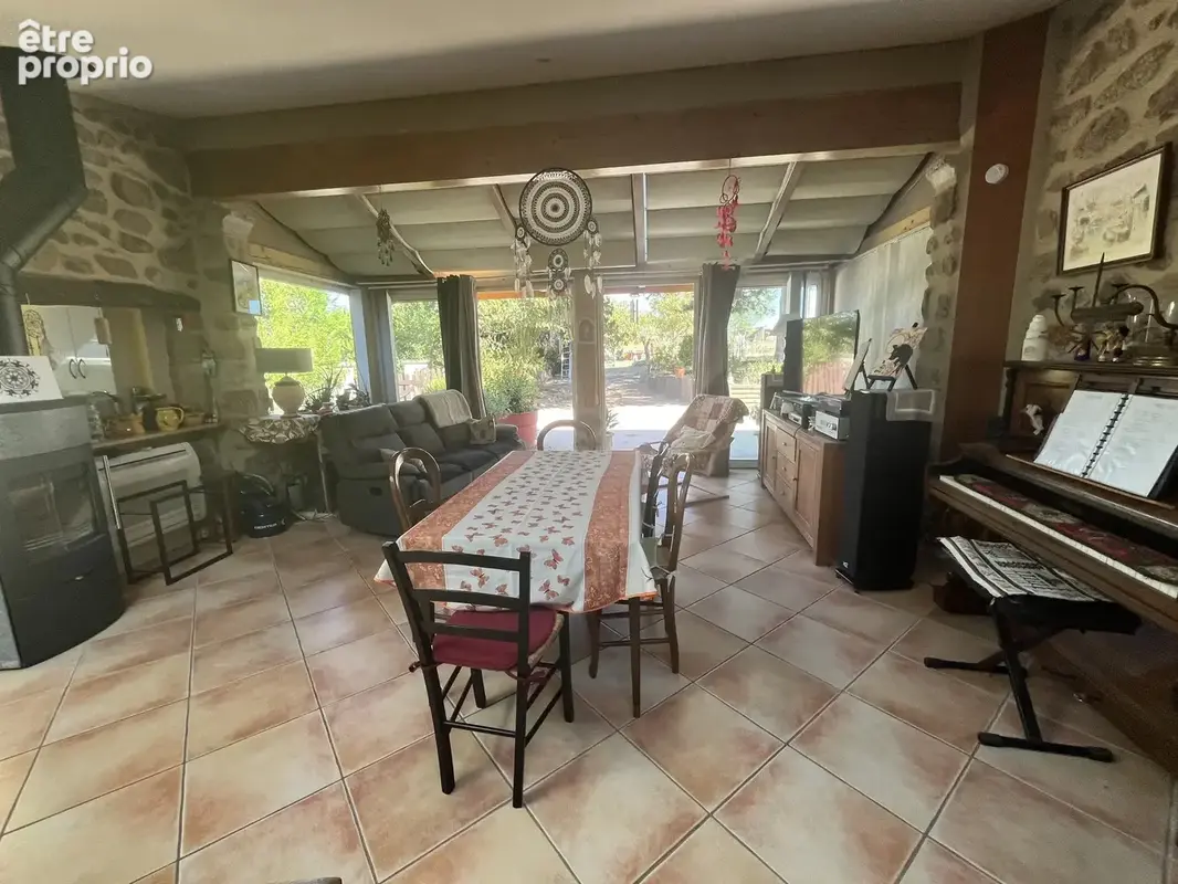 Maison  en pierre 170 m2 avec 8 000 m2 de terrain à saint georges les bains ( 07800) - photo 10