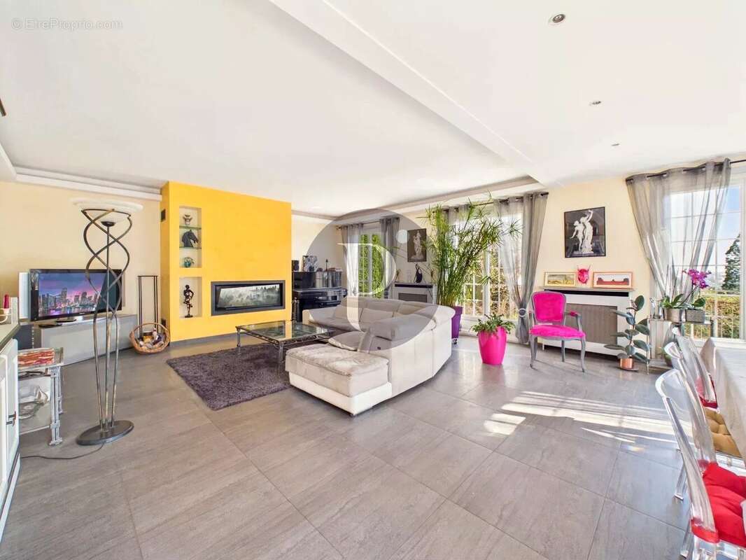 Maison à VERRIERES-LE-BUISSON