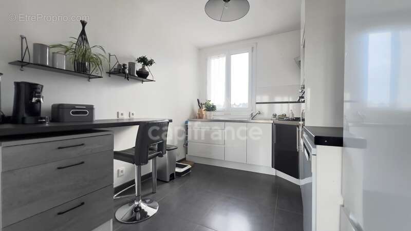 QUIMPER-Sud, rue du Léon (Quartier Prat-Maria), appartement de type T5 modifié en T4 de plus de 83 m² habitable, situé au 7ème é - photo 9