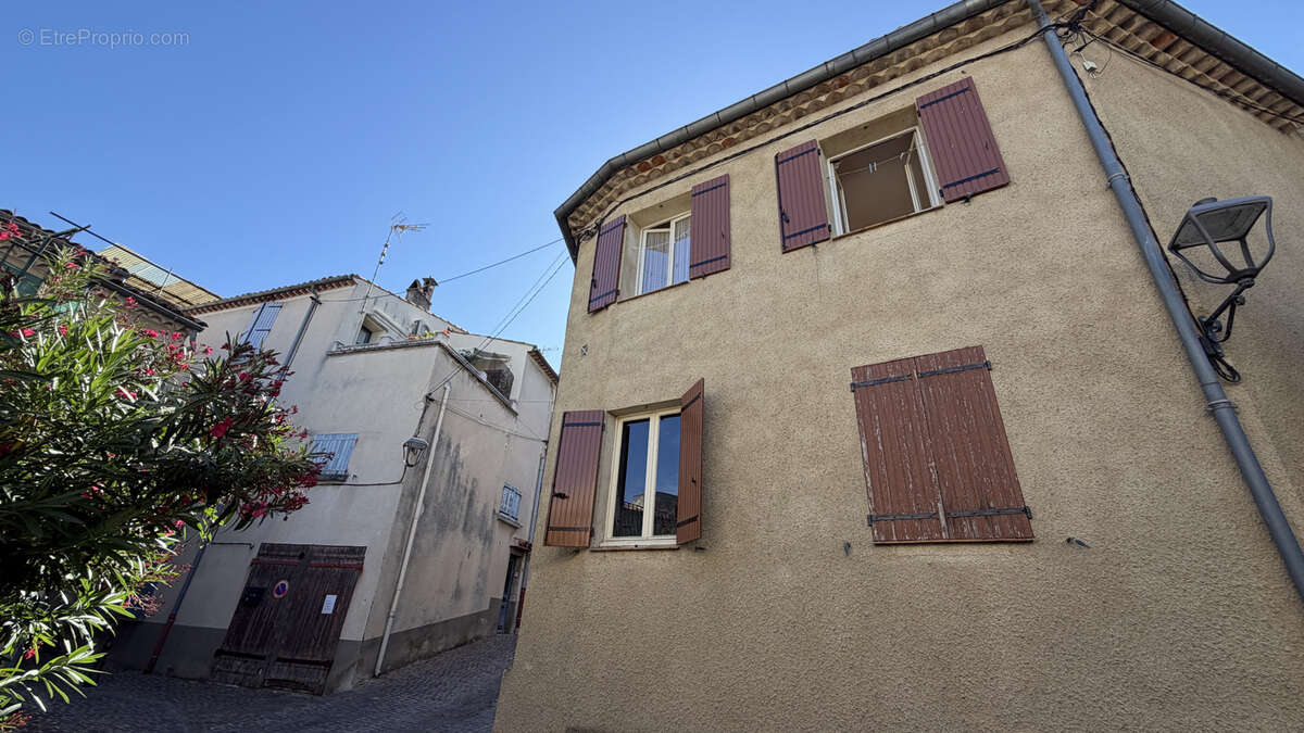 Maison à GREOUX-LES-BAINS