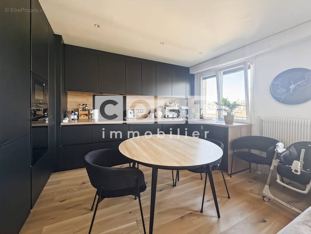 Appartement à LA GARENNE-COLOMBES