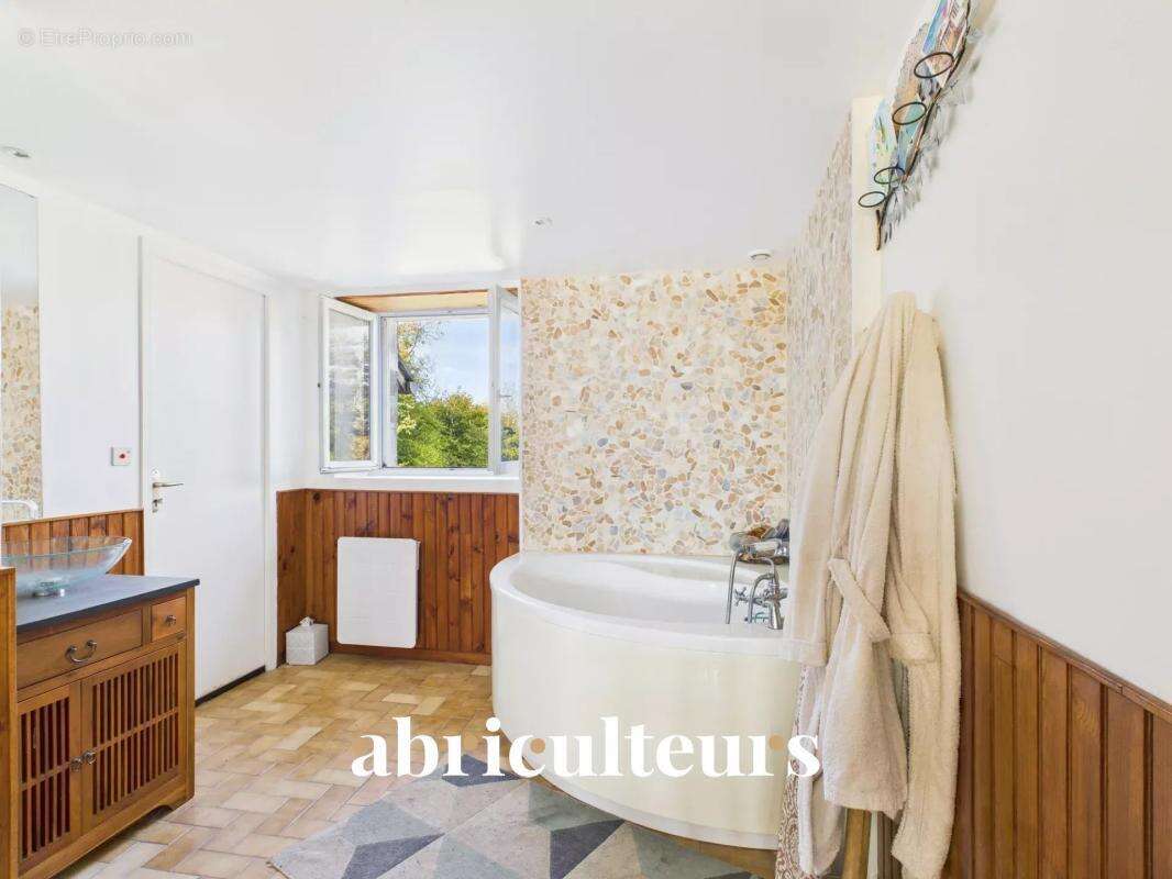 Maison à SAINT-MARTIN-DE-BONFOSSE