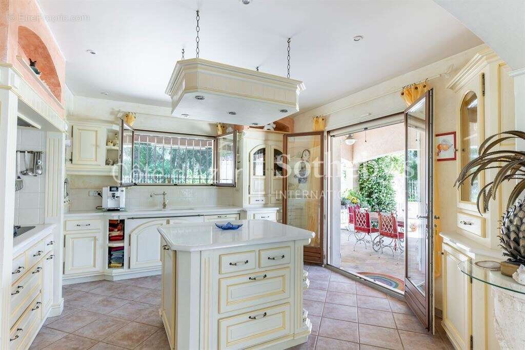 Villa avec piscine et vue panoramique à vendre à Cabris, proche Grasse et Cannes - photo 17