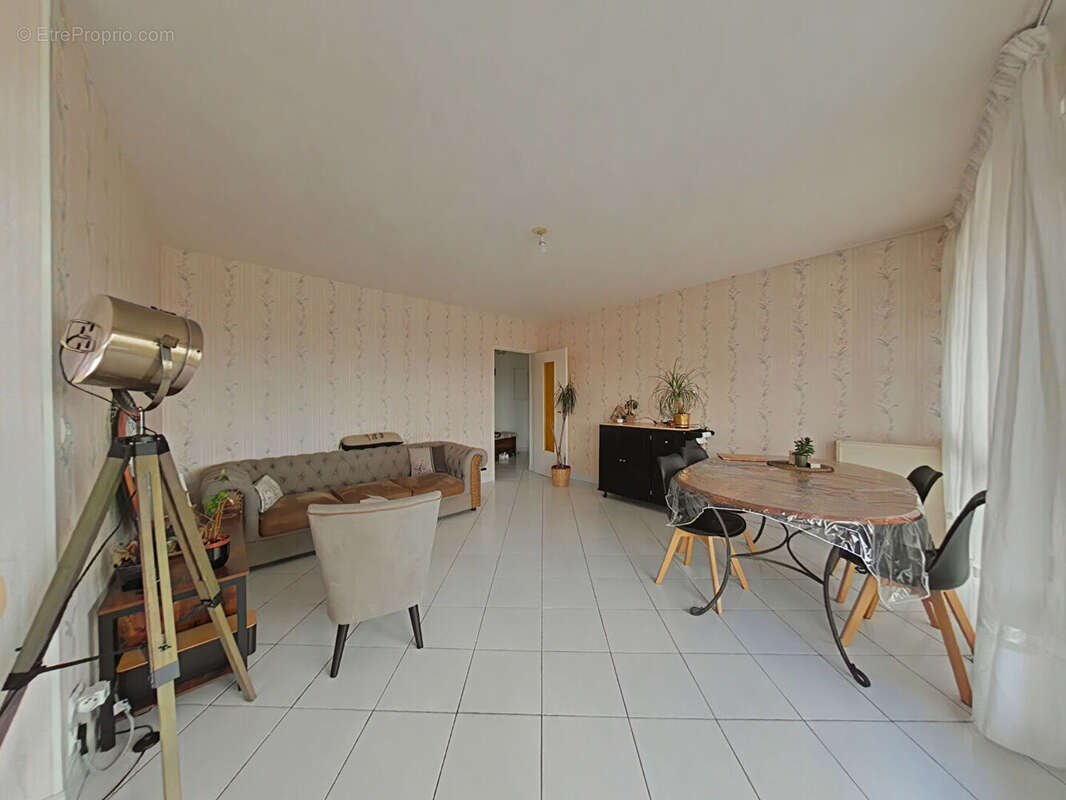 Appartement à FONTENAY-LE-FLEURY