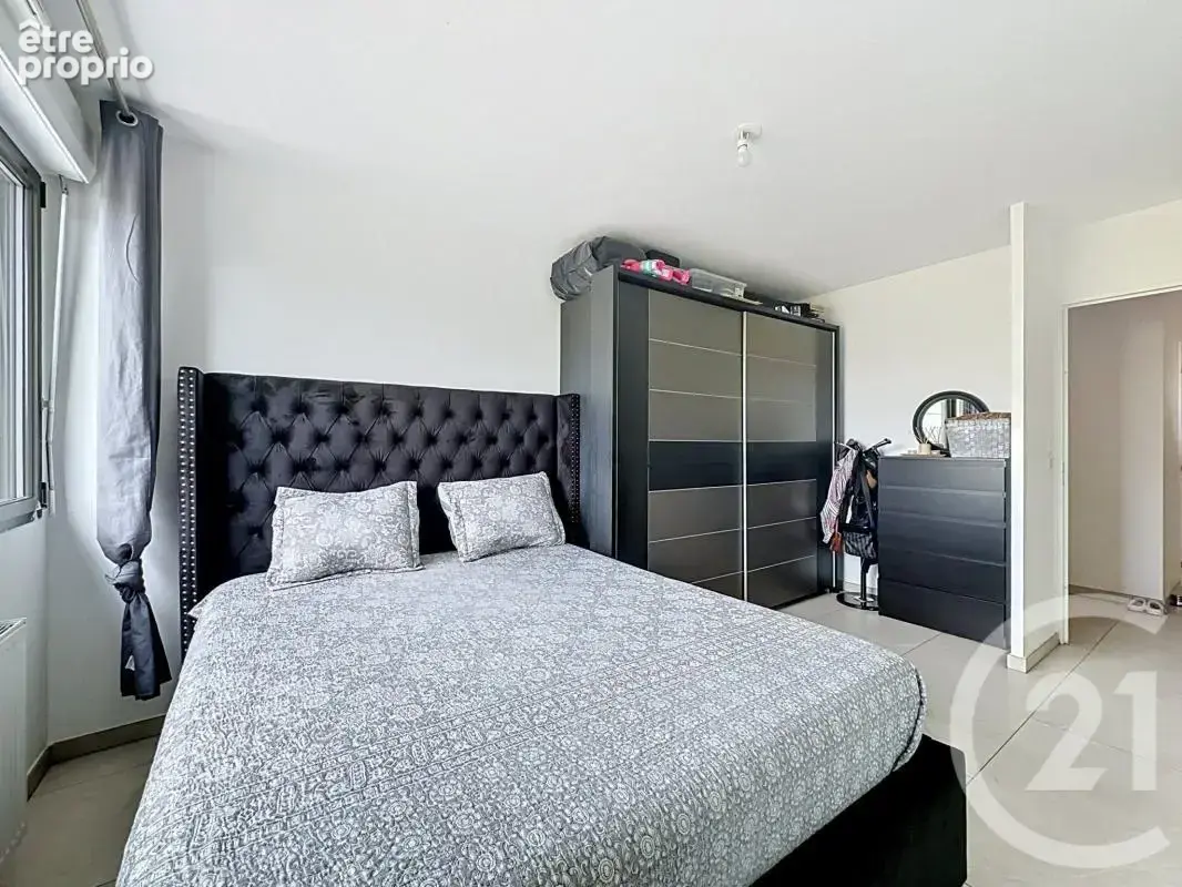 Appartement 74 m² à Saint-Fons  - photo 8