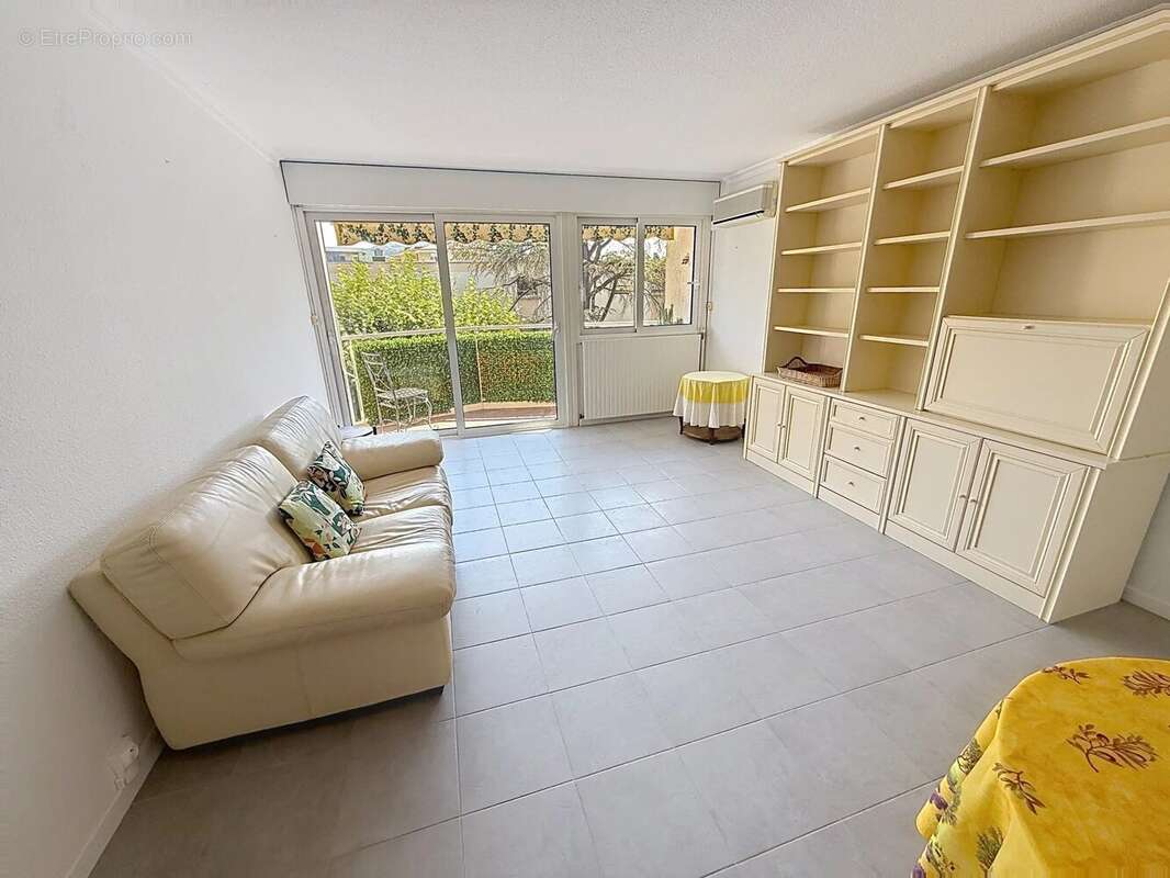 Cannes tassigny : residence seniors grand 2 pieces refait neuf - photo 4