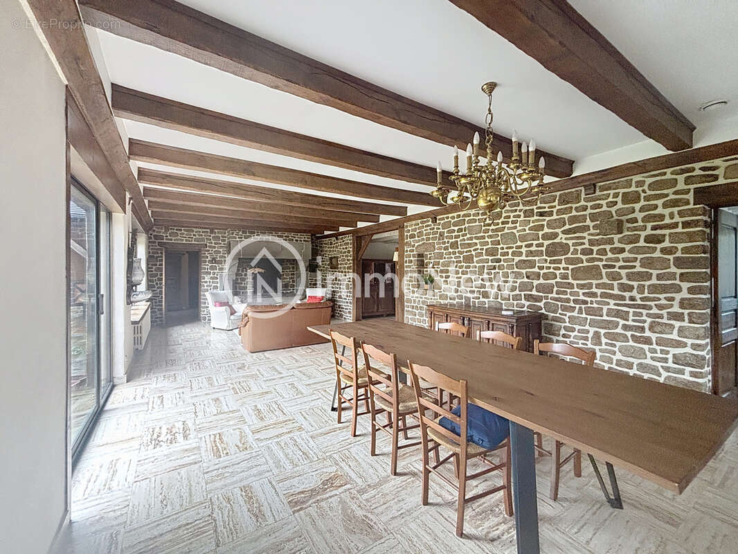 Maison à MOULINES