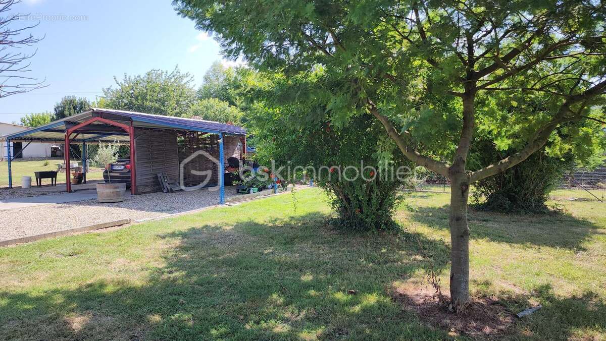 Maison 4 chambres sur grand terrain clôturé - photo 3