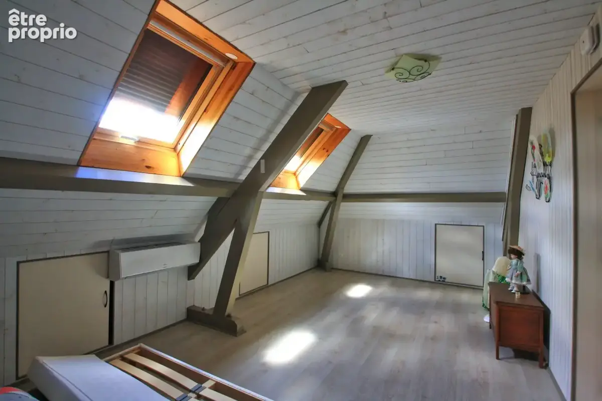 Maison 5 chambres, dans un village dynamique, à proximité directe des commodités - photo 3