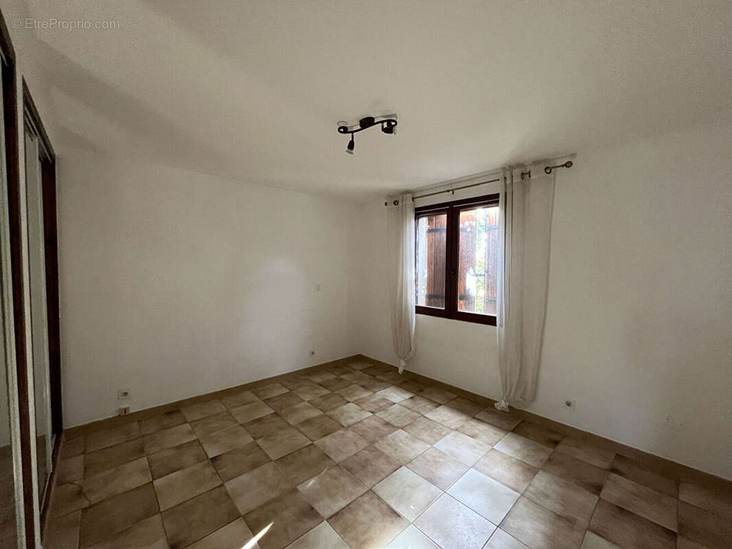 Appartement à CHATEAUNEUF-DE-GADAGNE