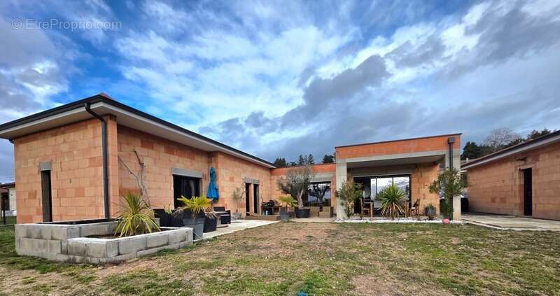 SALVIZINET, Maison plain-pied de 167 m² avec 991 m² de terrain - photo 11