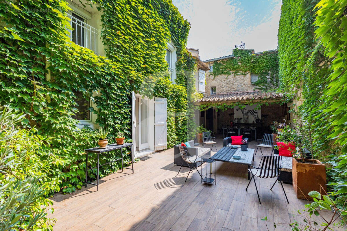 Maison à L'ISLE-SUR-LA-SORGUE