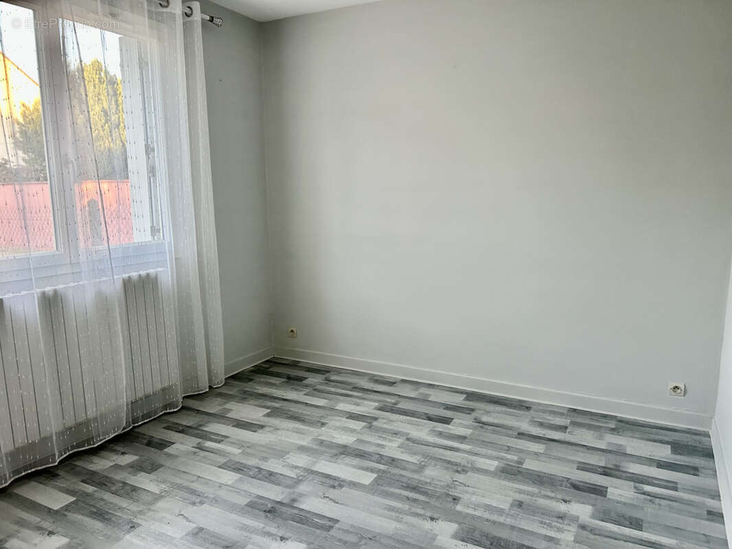 Maison à LA VILLE-AUX-DAMES