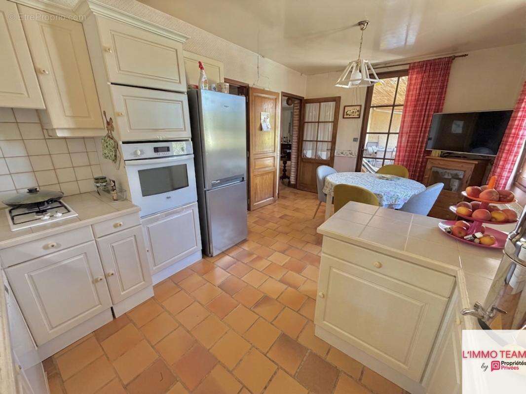 Maison 5 chambres, avec garages et piscine, sur 1.7Ha - vue imprenable - photo 7