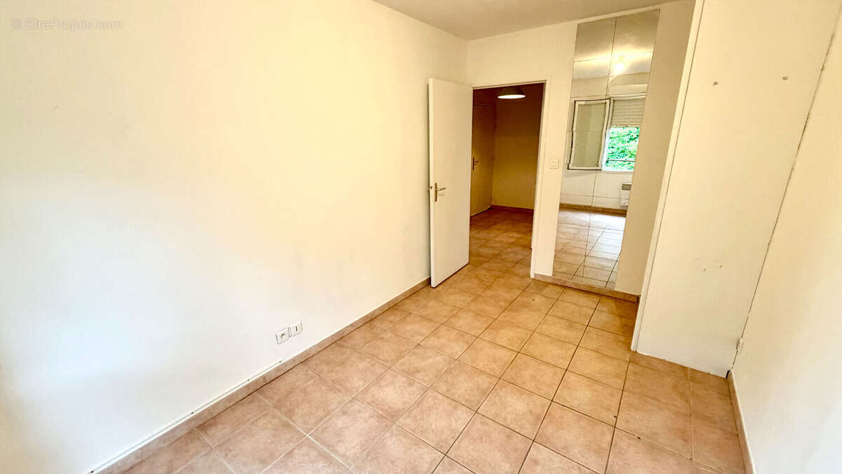 Appartement à ENTRAIGUES-SUR-LA-SORGUE