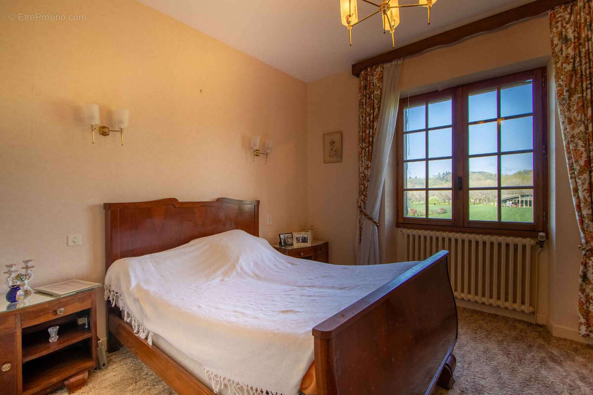 Maison à SAINT-JULIEN-DE-LAMPON