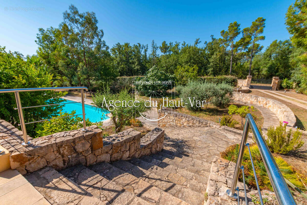 Superbe villa moderne, 4 chambres, 3300m2 de terrain - photo 5