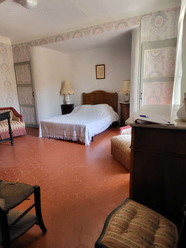 Maison de caractere six chambres et terrasse jardin - photo 9