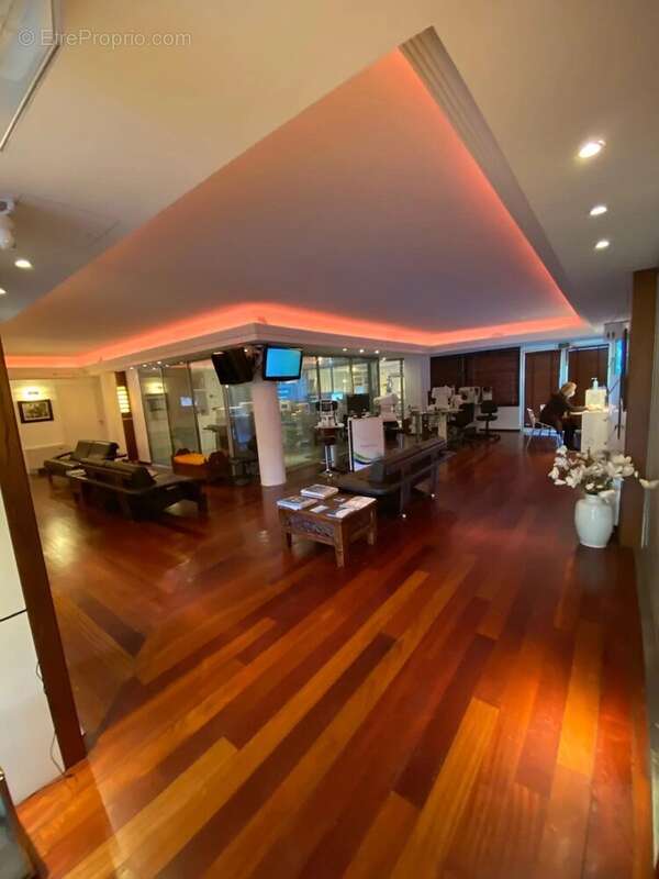 Cannes californie 320 m2 murs libres atypique local commercial ou professionnel 320 m2 prestigieux à cannes-quartier californie - photo 3