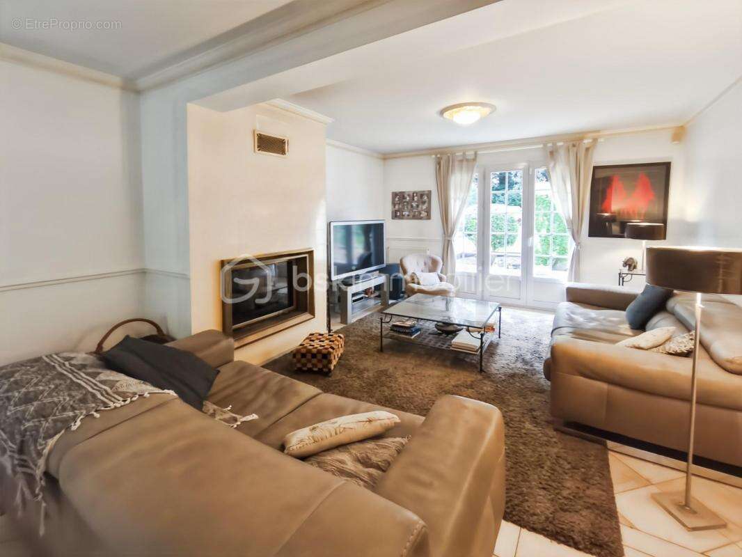 Maison à LONGPERRIER