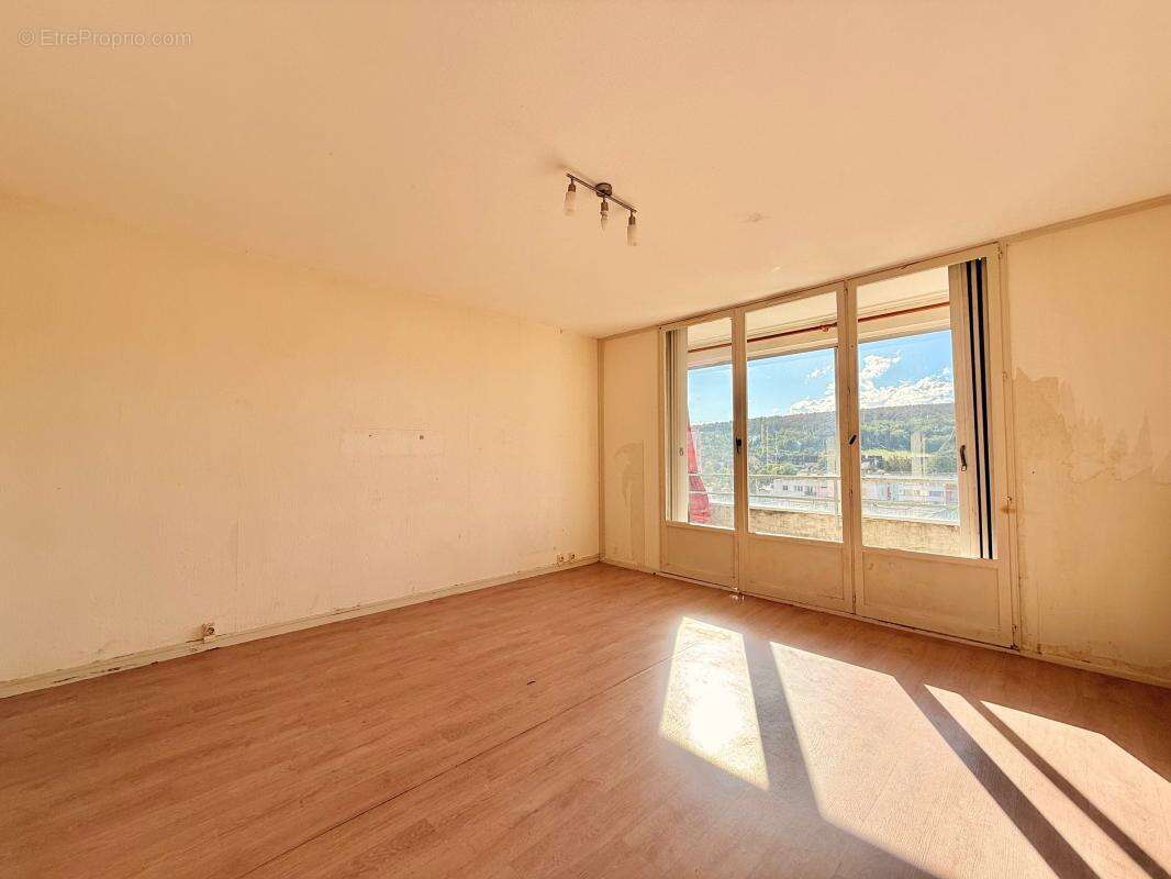 T5 de 102 m² avec balcon – 4 chambres – Dernier étage - photo 2