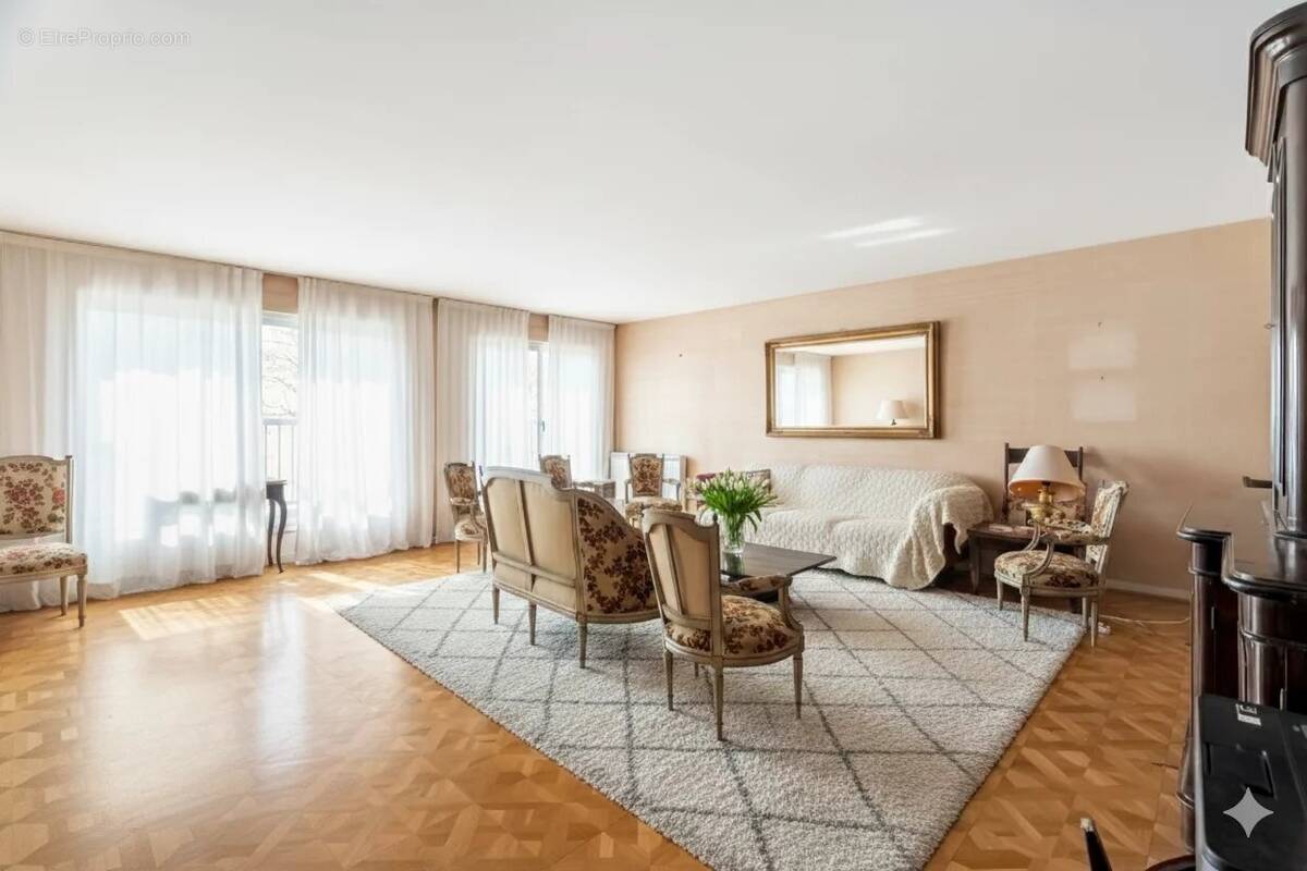 Appartement à NEUILLY-SUR-SEINE