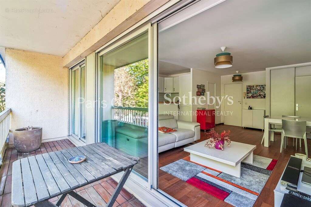 Appartement à NEUILLY-SUR-SEINE