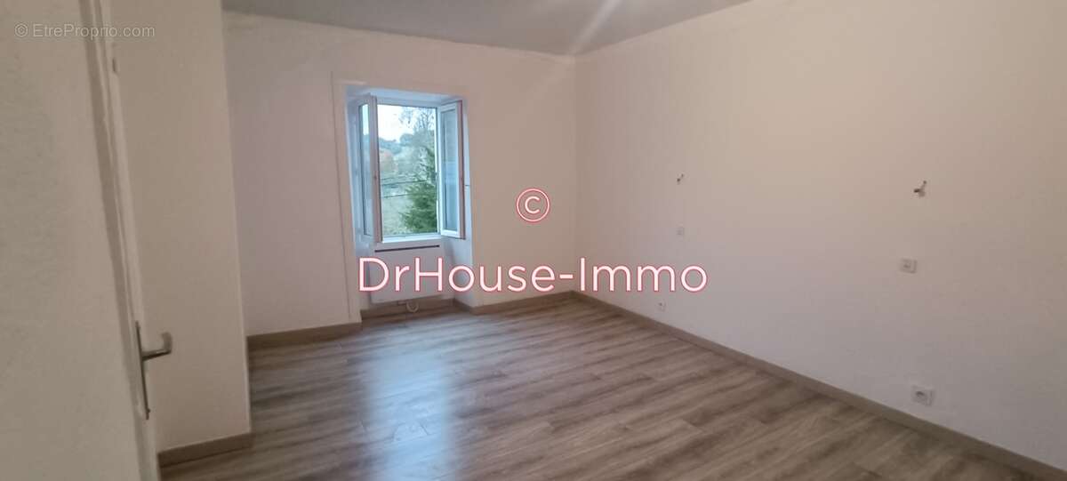 Maison à NOTRE-DAME-DE-SANILHAC