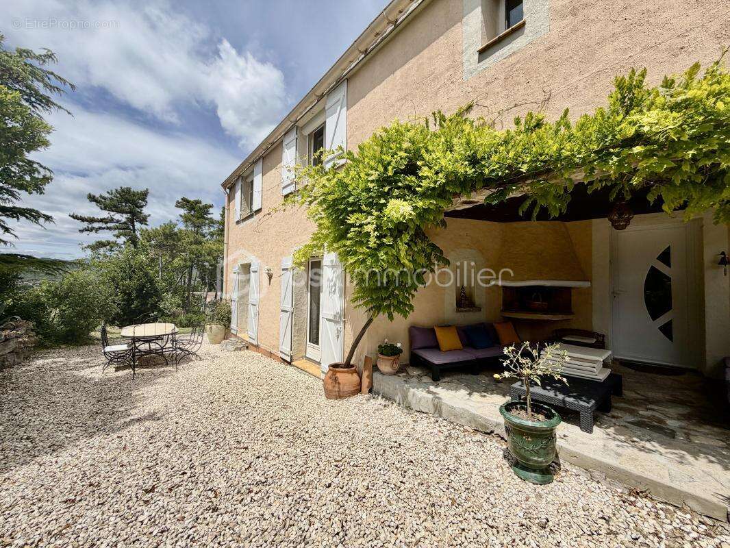 Maison de caractère + appartement indépendant rentable – saint-julien-les-rosiers - photo 2