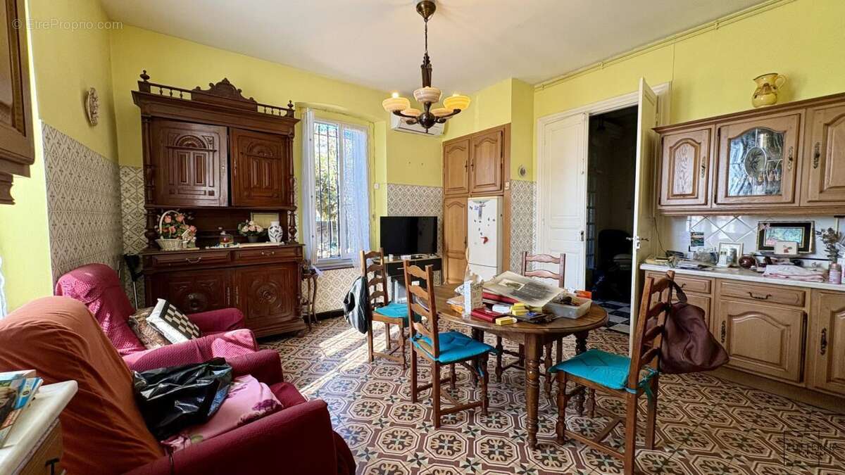 Luc-sur-Orbieu : Maison de caractère avec annexe et remise viti - photo 5