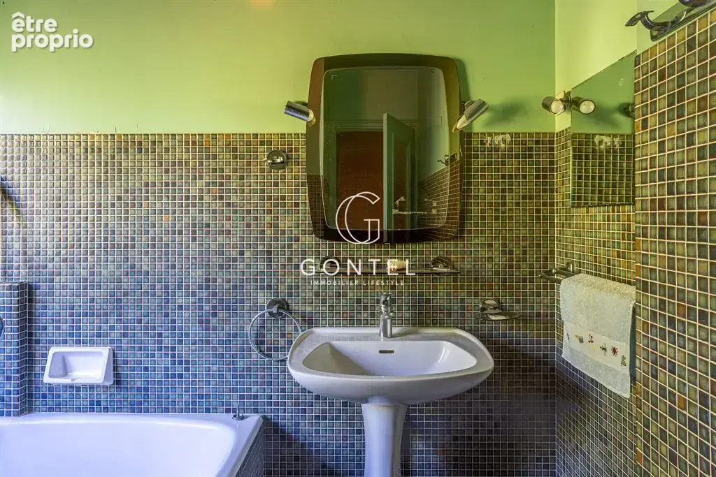 Saint-Cyr-au-Mont-d’Or – Maison de 229 m² à rénover, au calme et à proximité directe des commodités - photo 10