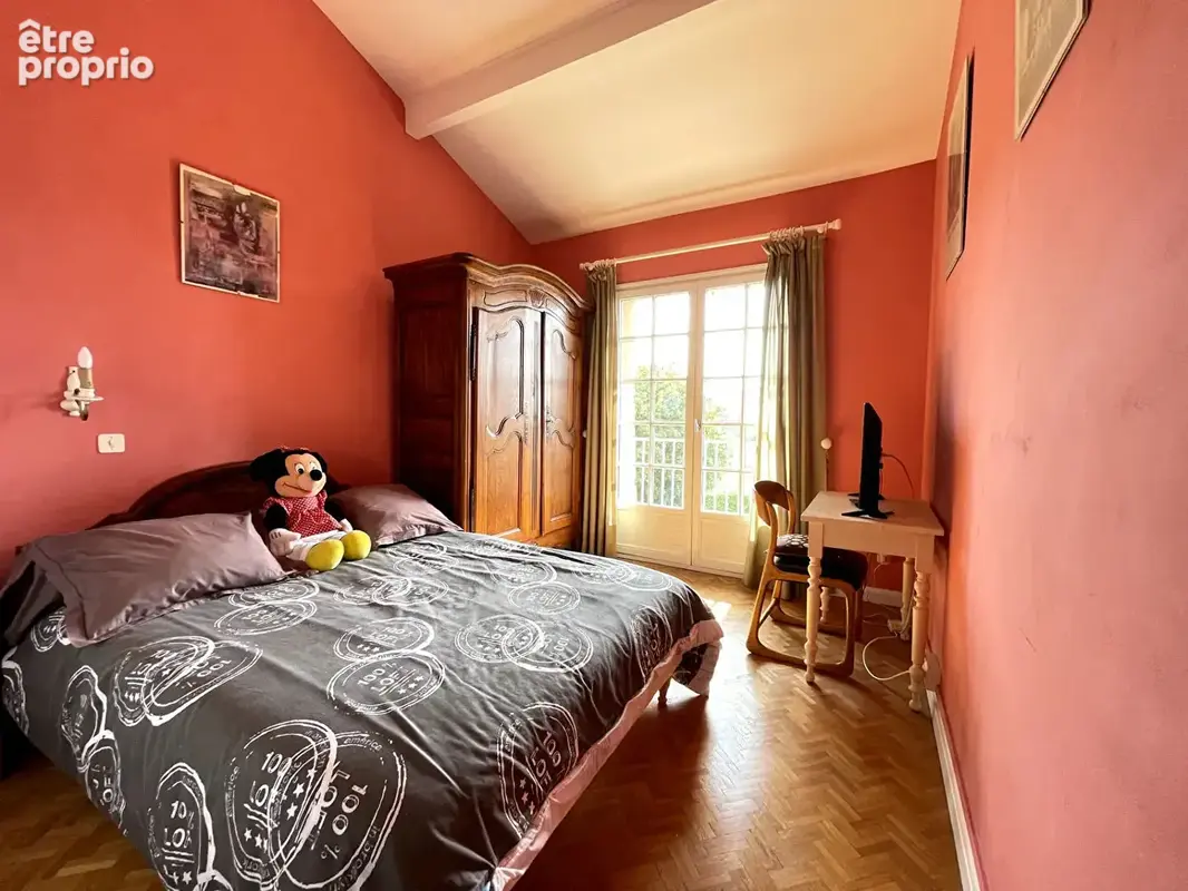Maison familiale lumineuse de 190m² avec piscine sur 1 500 m² de terrain - photo 13