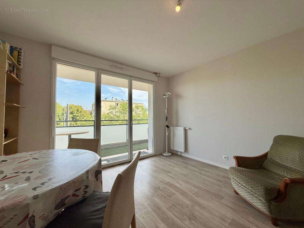 Appartement T2 résidence récente, balcon, garage fermé en sous-sol - photo 4