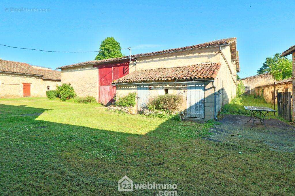 En coeur de campagne dans un hameau, - Maison à CEAUX-EN-COUHE