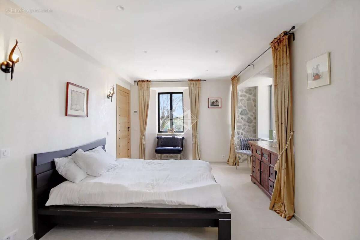 Maison à TOURRETTES