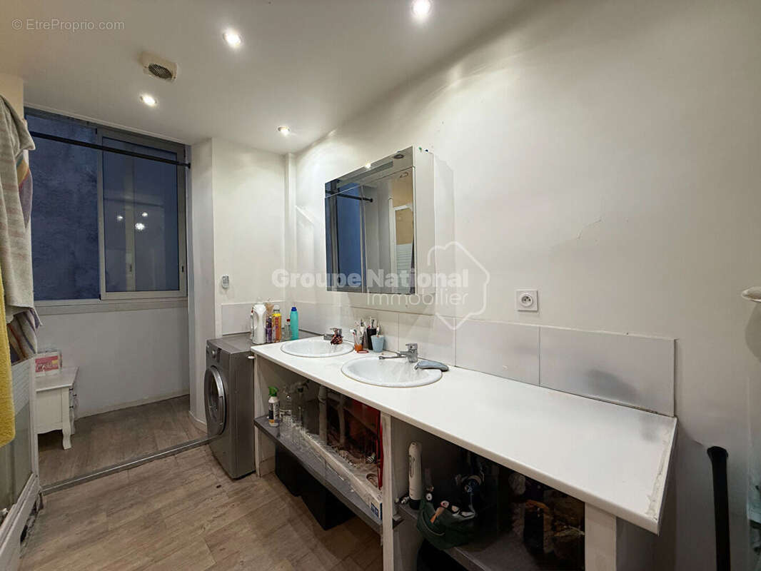 Appartement à MARSEILLE-1E