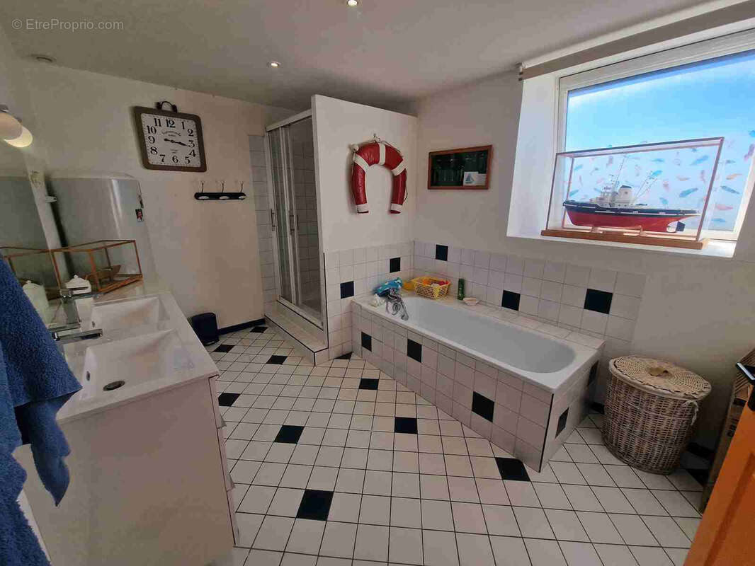 Maison de maître avec dépendances et piscine - photo 27
