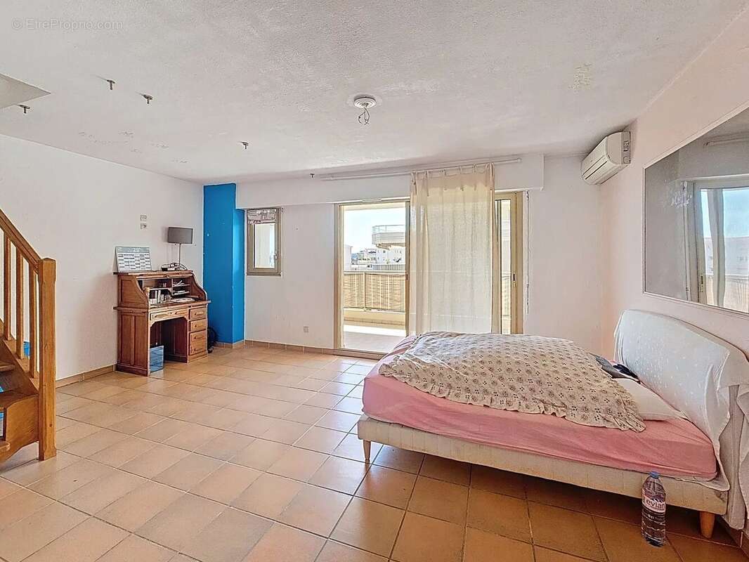 Appartement à SAINT-LAURENT-DU-VAR