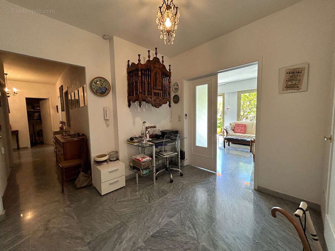 Appartement à SAINT-LAURENT-DU-VAR