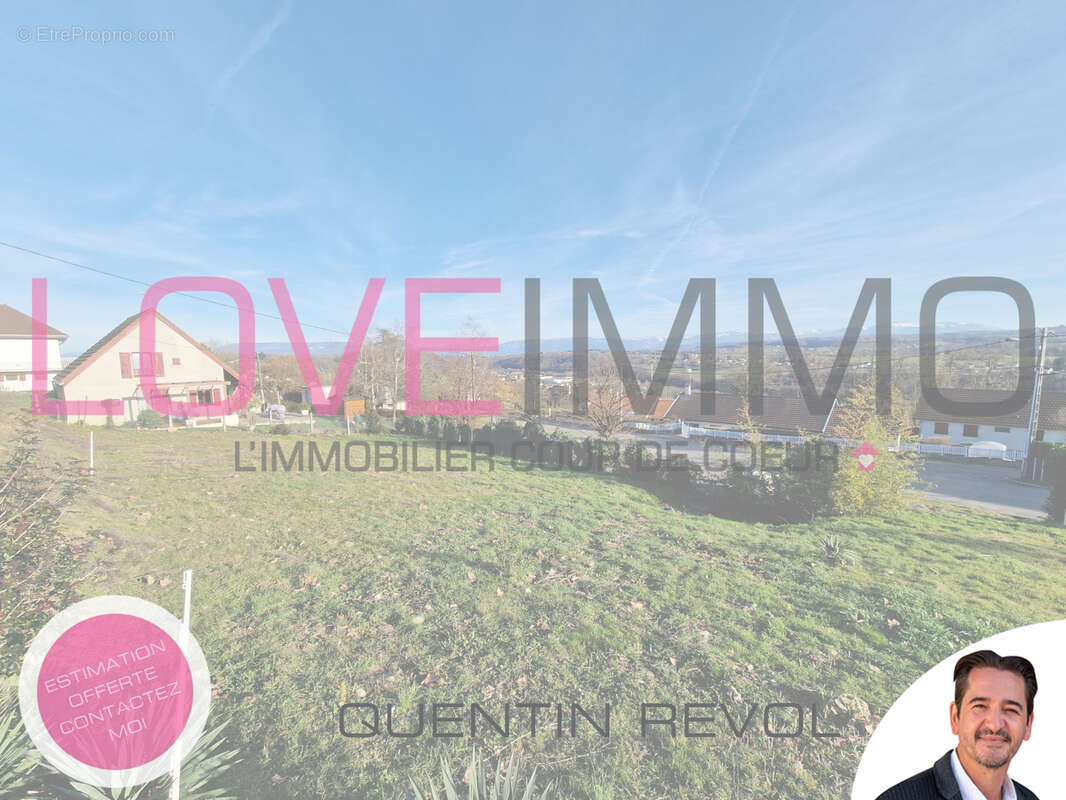 Terrain à LA CHAPELLE-DE-LA-TOUR